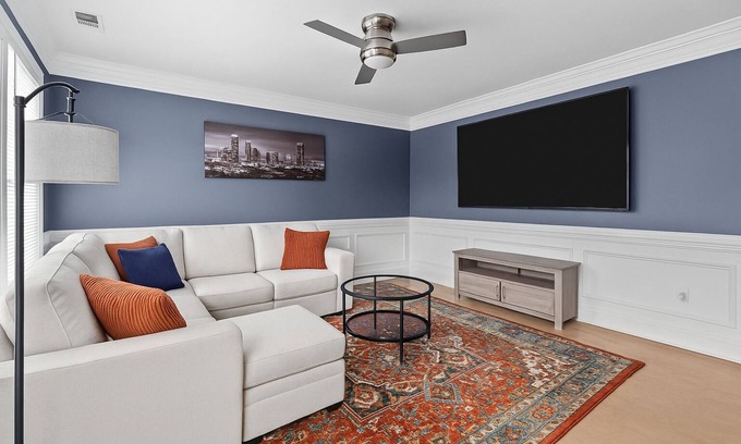 Paw Creek House | New listing! Queen City Landing - 2 min Airport, 10 min Uptown, minutes from I85