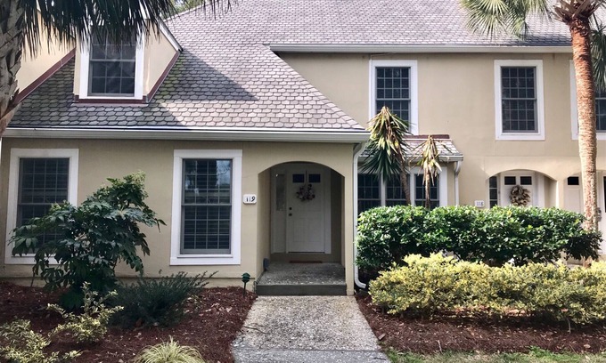 Shipyard Plantation House | NEW LISTING! Modern Townhouse - Evian Villas in Shipyard Plantation,