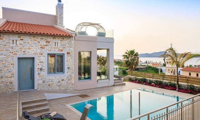 Kato Stalos Villa | New Lux Villa ★ 200m to beach/restaurant ★ Prv Heated Pool ★ Playground ★ Lift ★ SeaView