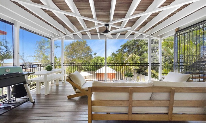 Golden Beach House | NEW Luxurious 4 Bed Mediterranean Oasis with Pool