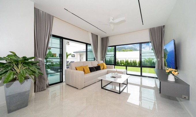 Si Sunthon Villa | New & Luxurious Bangtao 4Bed Private Pool Villa