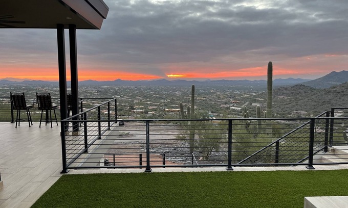 Carefree House | NEW Luxurious Mountain Home with Stunning Views—5 min to Wild West of Cave Creek