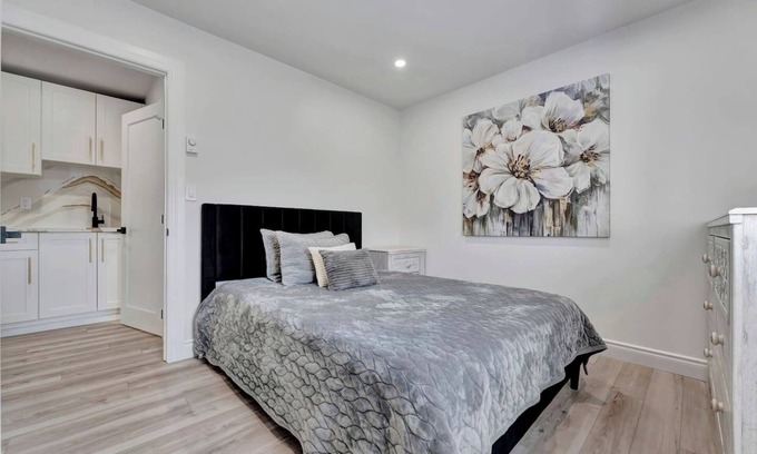 Port Dover Apartment | NEW! Luxury 1BR - 5 minutes to Port Dover Beach