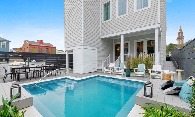 Faubourg Lafayette Hotel | New Luxury Home | Shared Pool