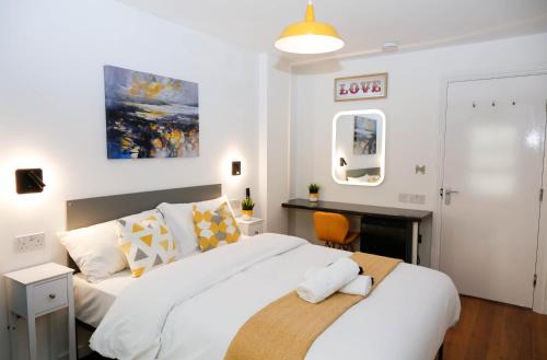 Dalston House | New Luxury Rooms in the Heart of London Next to Shops, Cafes, Bars & Metro with Shared Bathrooms