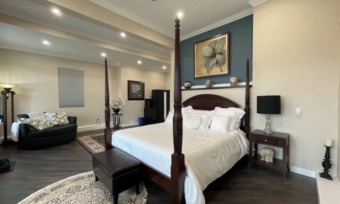 Gananoque Apartment | NEW- LUXURY WATERFRONT WALKOUT, Steps to downtown Gananoque & 1000 Island ferry