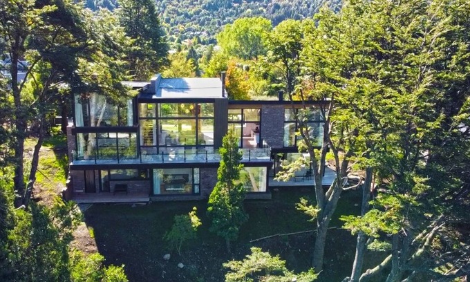 Villa Arelauquen House | New Modern Home, Golf, Polo, Few Minutes From Catedral Ski Resort.