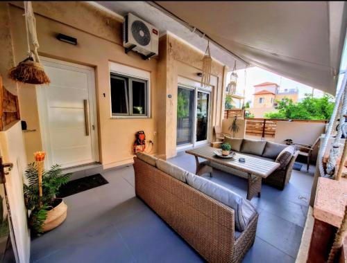 Nea Alikarnassos Apartment | New & modern apt near Heraklion-airport & sea