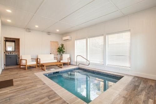 Pigeon Forge House | NEW Modern Cabin 1 mi to Pkwy Pool Hot Tub