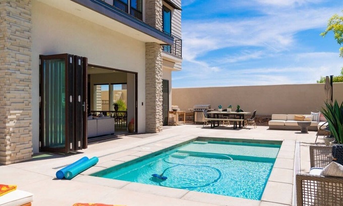 Washington House | New Modern Home | Private Pool & Rooftop