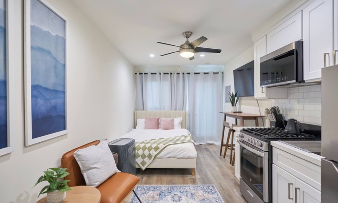 El Segundo Apartment | NEW! Modern Studio w/Pool 5 mins from LAX & Beach- Monthly Stay Discount