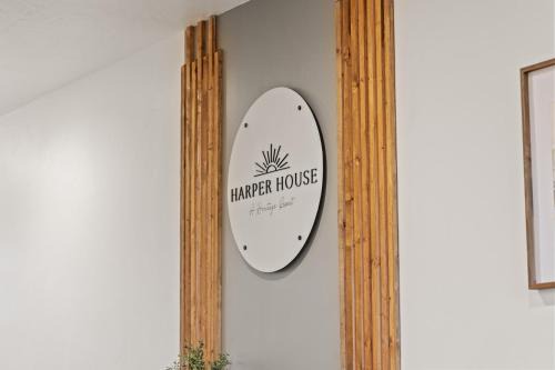 Santa Clara House | New- Pool, Hot Tub, Nintendo Switch, Pool, Pickleball and Ping Pong Fun