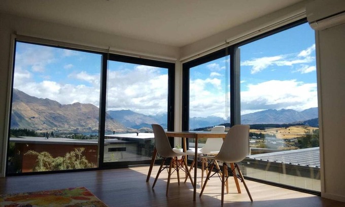 Wanaka Apartment | New Private Loft - Amazing Wanaka Views