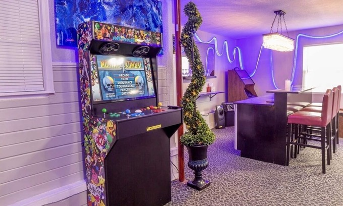 Urbandale House | NEW REMODEL! ARCADE GAMES, PNG PNG, SKEE BALL, ACCESS TO POOL. WE HAVE IT ALL!