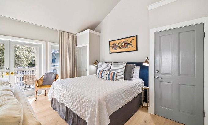 Rosemary Beach Cottage | New Rosemary Beach Carriage, Bright & South of 30-A