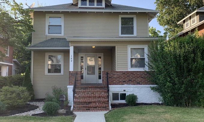 Phoenixville House | NEW! Spacious 3 br single/off steet parking, XBOX, Arcade, Ping Pong