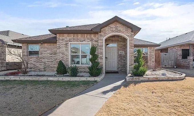 Lubbock House | NEW Spark Getaways: The Distinguished Buffalo