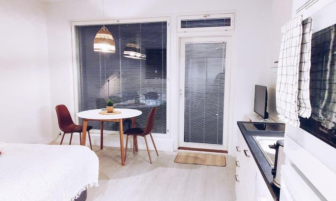 Vantaa Apartment | New Studio Cherry near Helsinki airport in Kivistö