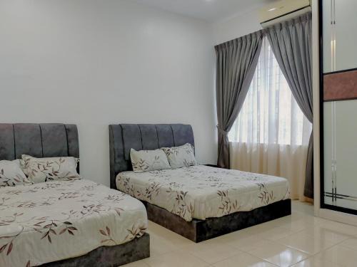 Semabok House | NEW Stylish 18Pax 4BR House Semabok 5mins to Town