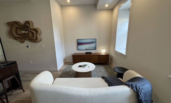Downtown Halifax Apartment | *NEW Stylish 2B/1B Downtown Halifax