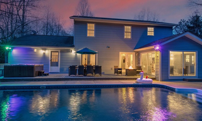 Candler House | NEW! The Meadow Lounge & Spa | 10 Mins to Downtown