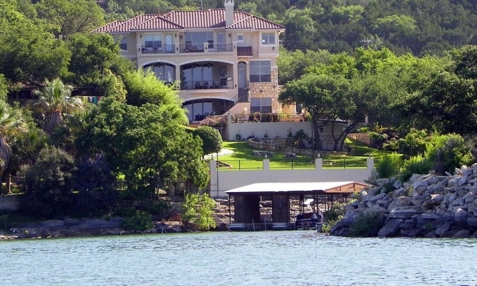 Comanche Trail House | NEW! The Palms on Lake Travis Estate - Waterfront with Dock - Close to Austin