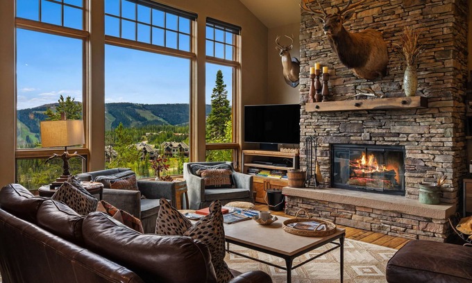 Big Sky Ski Chalet | *New to Market* Beautiful 4 Bedroom Ski In/Out Big Sky Home
