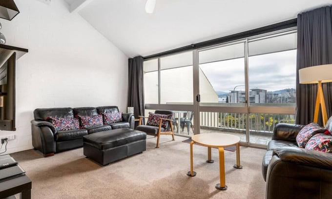 Kingston Apartment | New to VRBO: 3BR Loft Apt 1min to Kingston Foreshore!