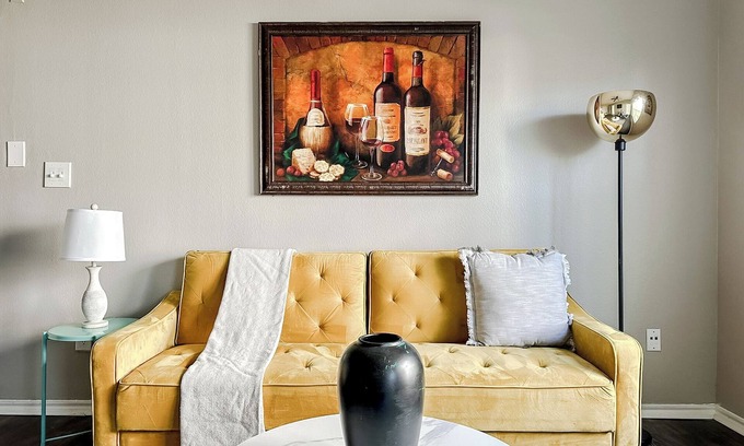 South Side Apartment | New to Vrbo Sleepover Lovely 1BD/1BA + Gym - Corpus Christi