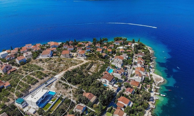 Seget Villa | NEW! Villa Paloma Blanca with private heated pool, a Jacuzzi, Finnish Sauna, and Gym, 100m from the beach