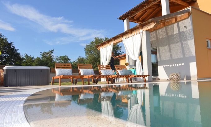 Gulici Villa | New villa with pool and whirlpool on the outskirts of the city of Poreč