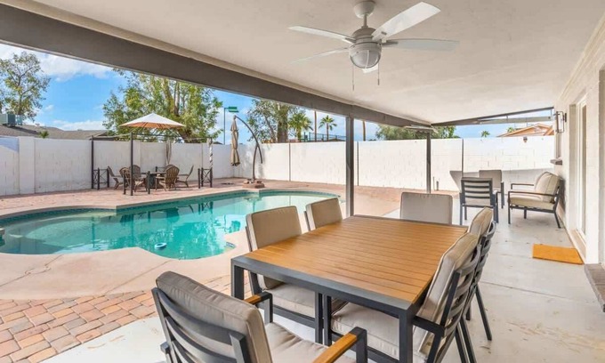 Glendale House | *NEW* Western Desert Pool Oasis! Fire Pit & Grill!