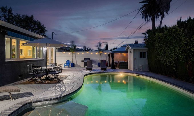 Reseda House | *Newly Built 4BR! Pool, Cabana, BBQ in Prime LA!*