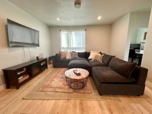 American Fork House | Newly Built Chic Utah Valley Gem l Theo