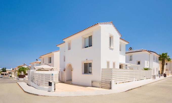 Pernera Villa | Newly refurbished 2024 3 bed villa with private pool in fantastic location