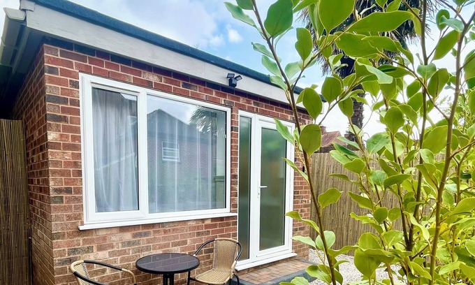 Exeter Apartment | Newly refurbished: The Cabin at No. 12