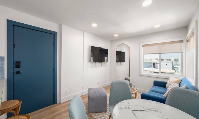 Balboa Peninsula Apartment | Newly Remodeled 2-BR Top Floor Suite in Beachfront Building