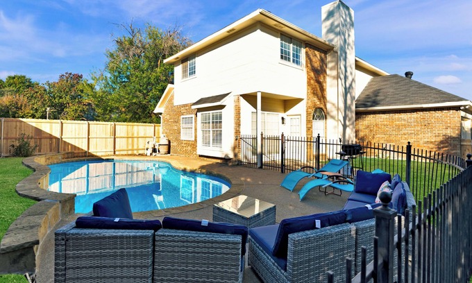 Lewisville House | Newly remodeled 5BR 3 Bath w/pool 15 min to DFW airport~