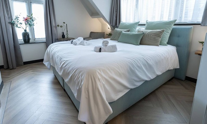 Centrum Apartment | Newly renovated 1920 building with large hotel bed, patio and shared kitchen.