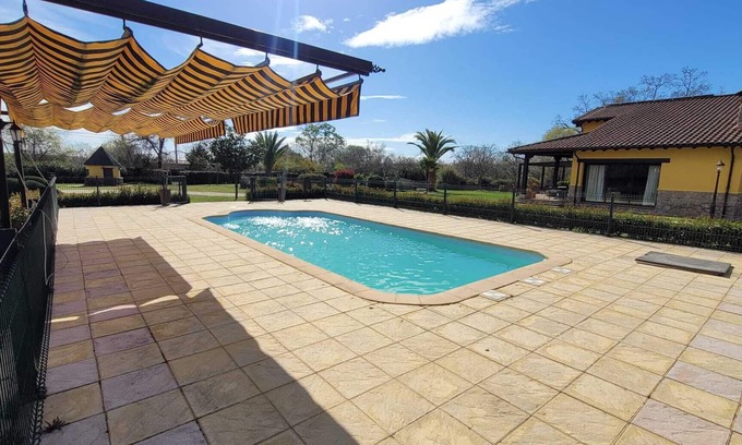 Candeleda Cottage | Newly renovated country house. Fireplace, A/C, swimming pool, garden