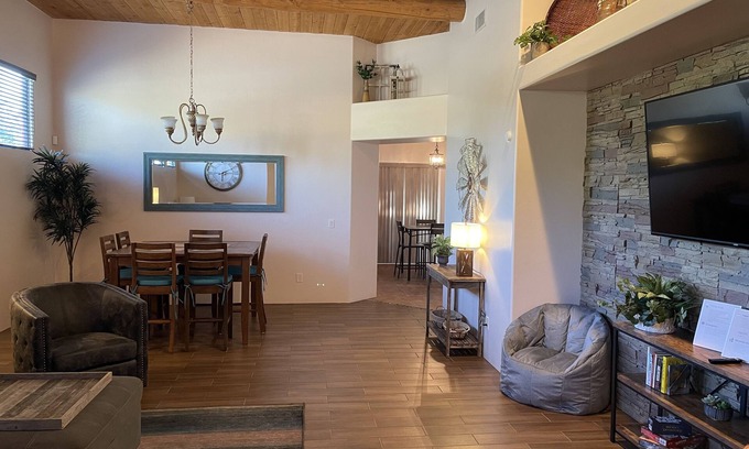 Sierra Vista House | Newly renovated home! Staycation at the Legends