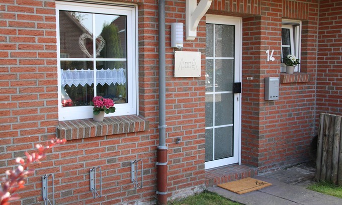 Neßmersiel House | Newly renovated holiday house - recreation in "AnnAHuuS" in Nessmersiel. WLAN incl.