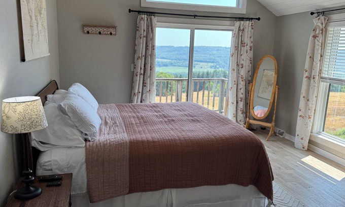 Cazenovia House | Newly Renovated Rustic Elegance with Breathtaking Views