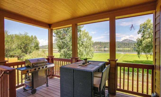 Newport Cabin | Newport Riverfront Home w/Deck + Fire Pit!
