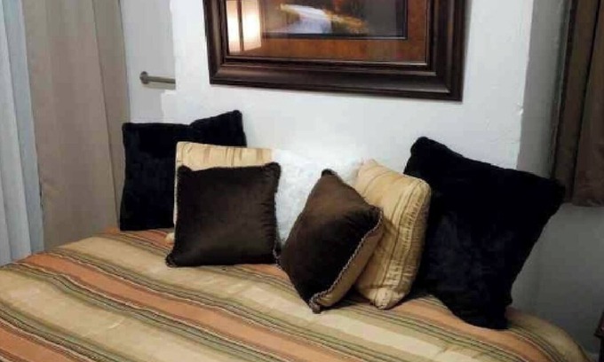 Pittsburgh Apartment | nGreat Apartment minutes from Downtown Pittsburgh! Hassle free check-in & Wi-Fi.