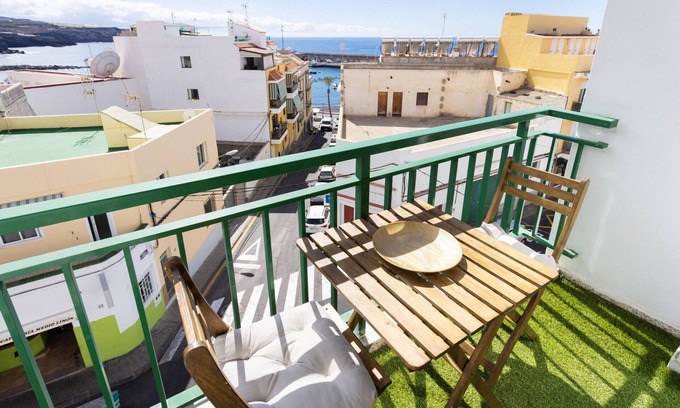 Playa San Juan Apartment | Nice 2 bd apartment by the sea in Playa San Juan