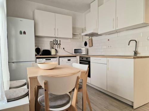 Leon XIII-Los Naranjos Apartment | Nice 2-bedroom apartment in downtown Seville Dionisio