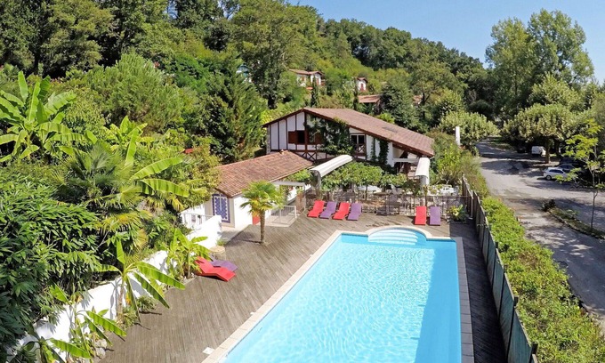 La Bastide-Clairence Apartment | Nice apartment for 4 guests with WIFI, pool, TV, terrace and pets allowed
