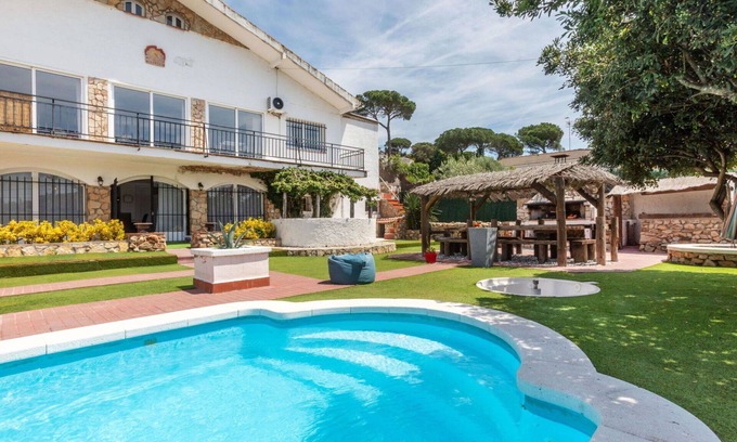 Macanet de la Selva House | Nice apartment in villa for 6 guests with A/C, WIFI, private pool, TV, patio and parking