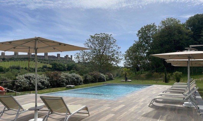 Monteriggioni Apartment | Nice apartment for 2 people with WIFI, A/C, pool, TV and pets allowed, close to Siena